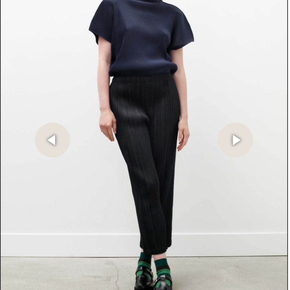 Issey Miyake Black Ankle Cropped Pants - Picture 2 of 13
